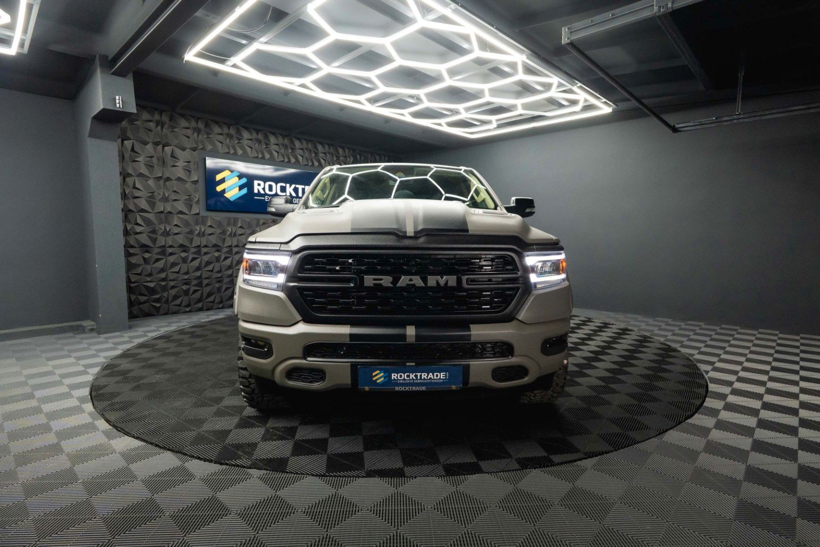 Fahrzeugabbildung Dodge RAM 5.7 V8 HEMI 4x4 OFFROAD Night LARAMIE RAPTOR