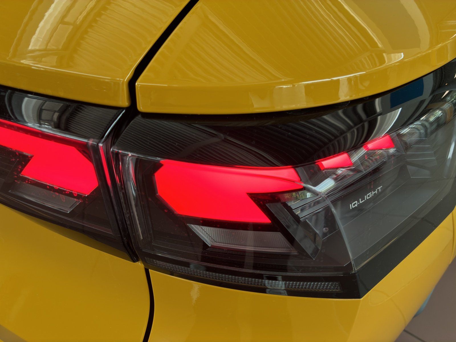 Fahrzeugabbildung Volkswagen T-Roc 1.5 eTSI W Style AHK,Kamera,LED,Navi,PDC