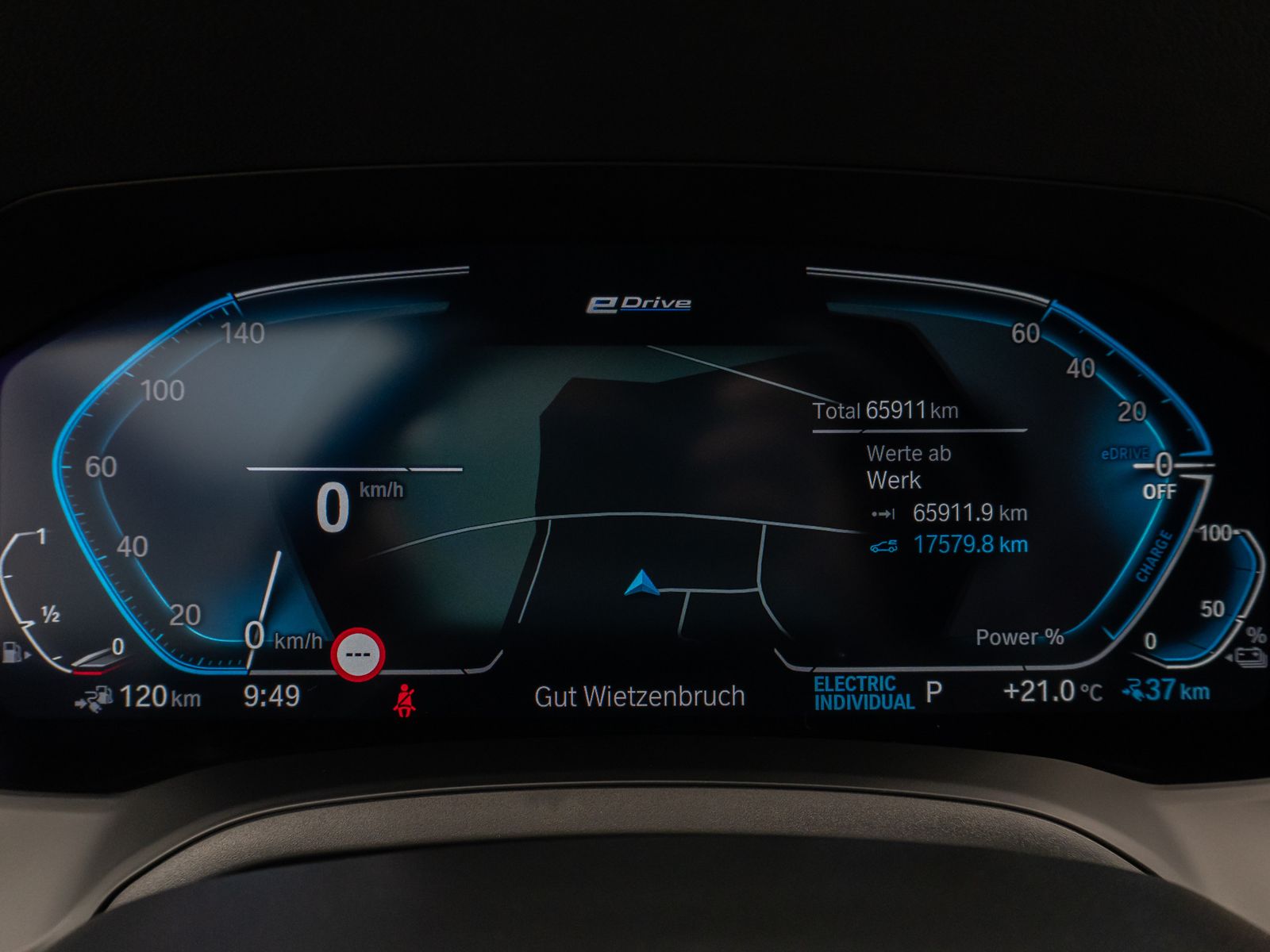 Fahrzeugabbildung BMW 320e  Sport Line DAB HiFi CockPitPro PDC Alarm