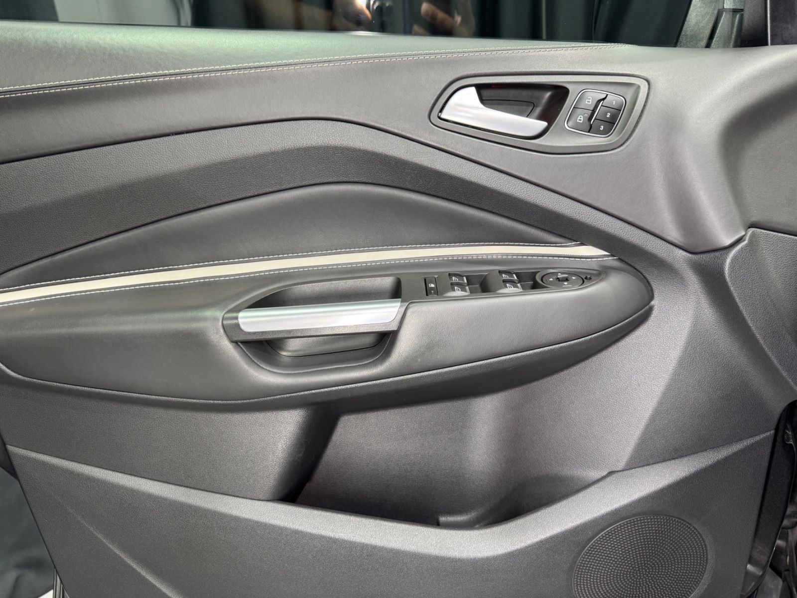 Fahrzeugabbildung Ford Kuga Vignale|SONY|AHK|NAVI|LEDER