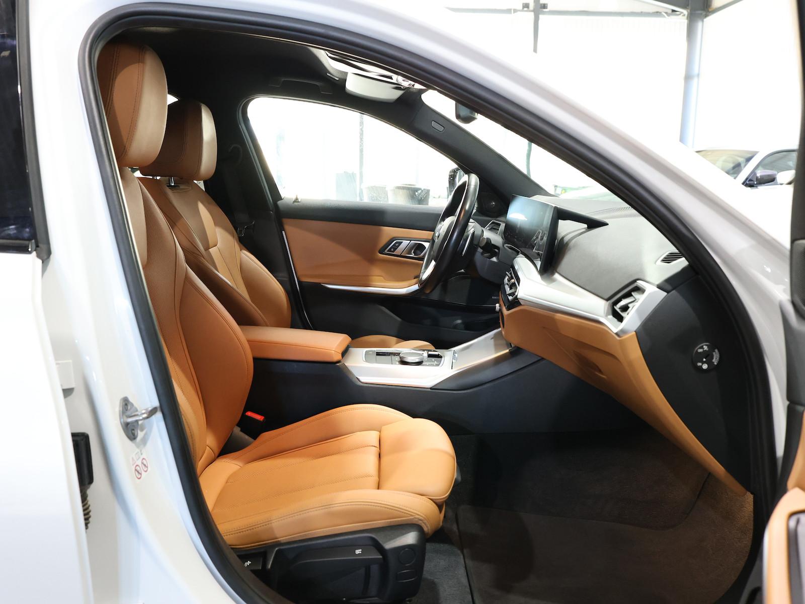 BMW 318d Touring SPORT WHITE & BROWN / CURVED+HUD