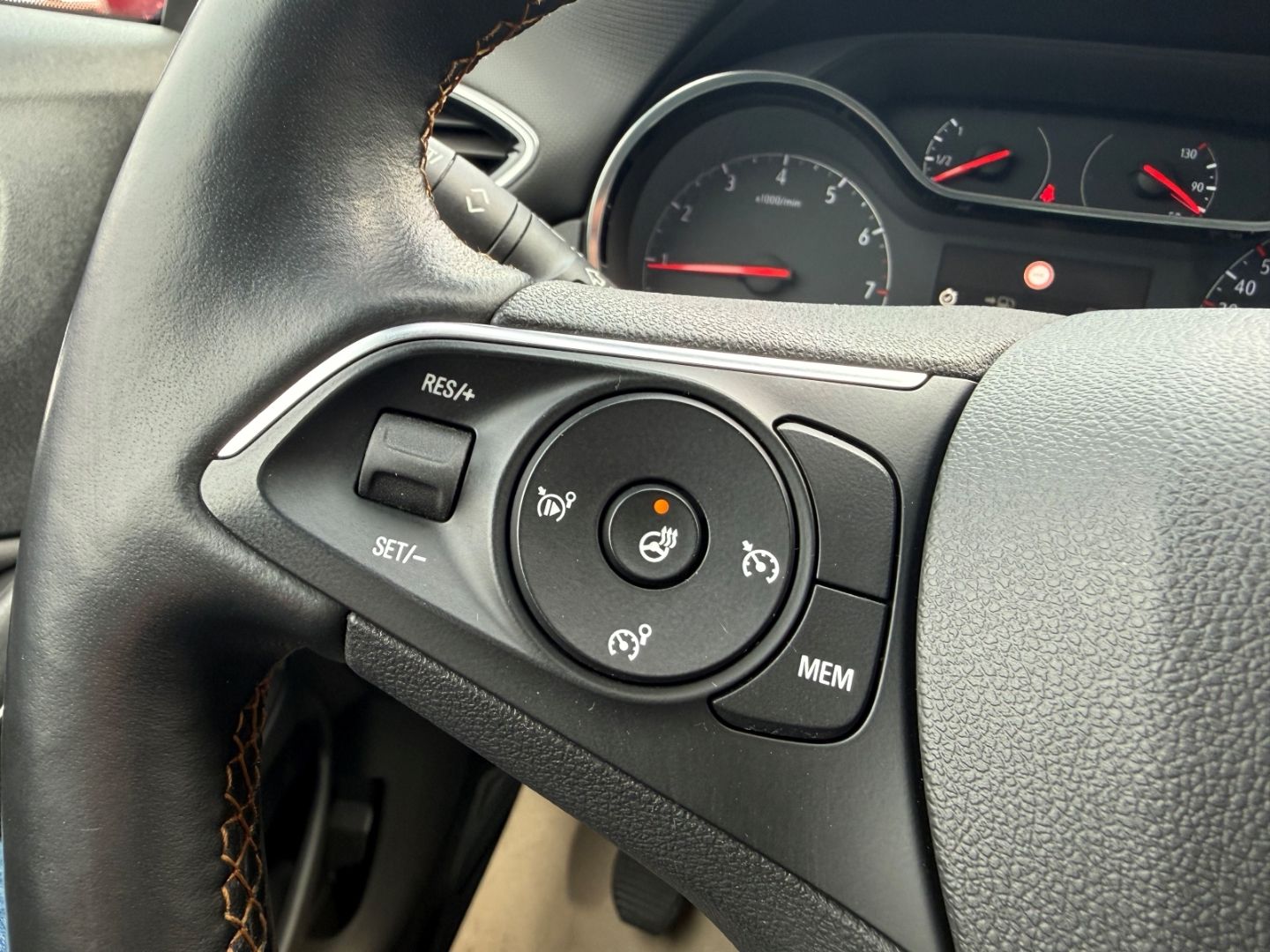 Fahrzeugabbildung Opel Crossland Ultimate SHZ+LZ+Kamera+HeadUp-Display