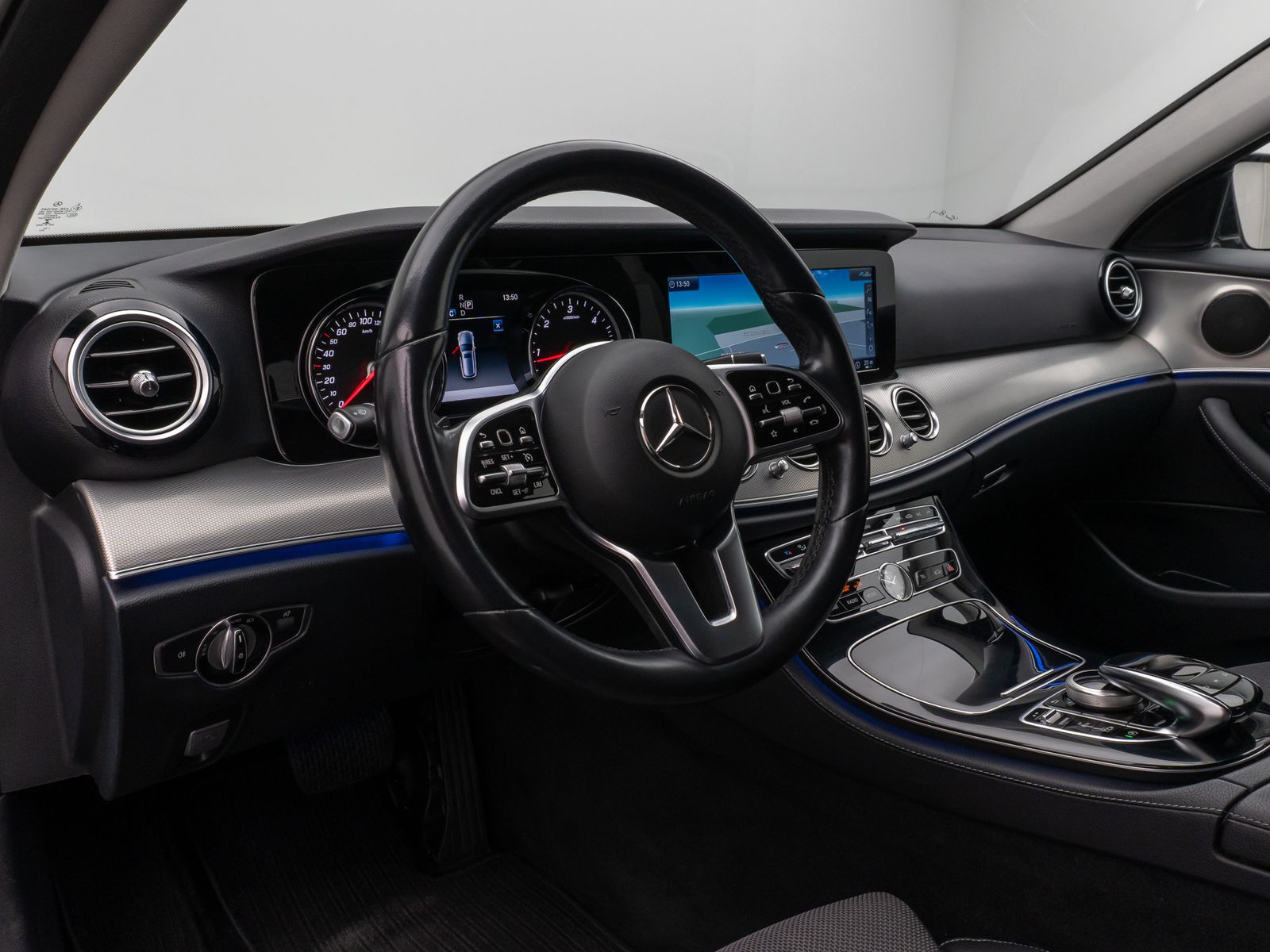 Fahrzeugabbildung Mercedes-Benz E 220d T-Modell Avantgarde Kamera AHK Tempomat