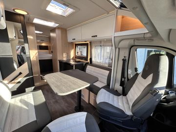 Sunlight Adventure T 69LC 8G Combi 6E SAT TV Heckstützen