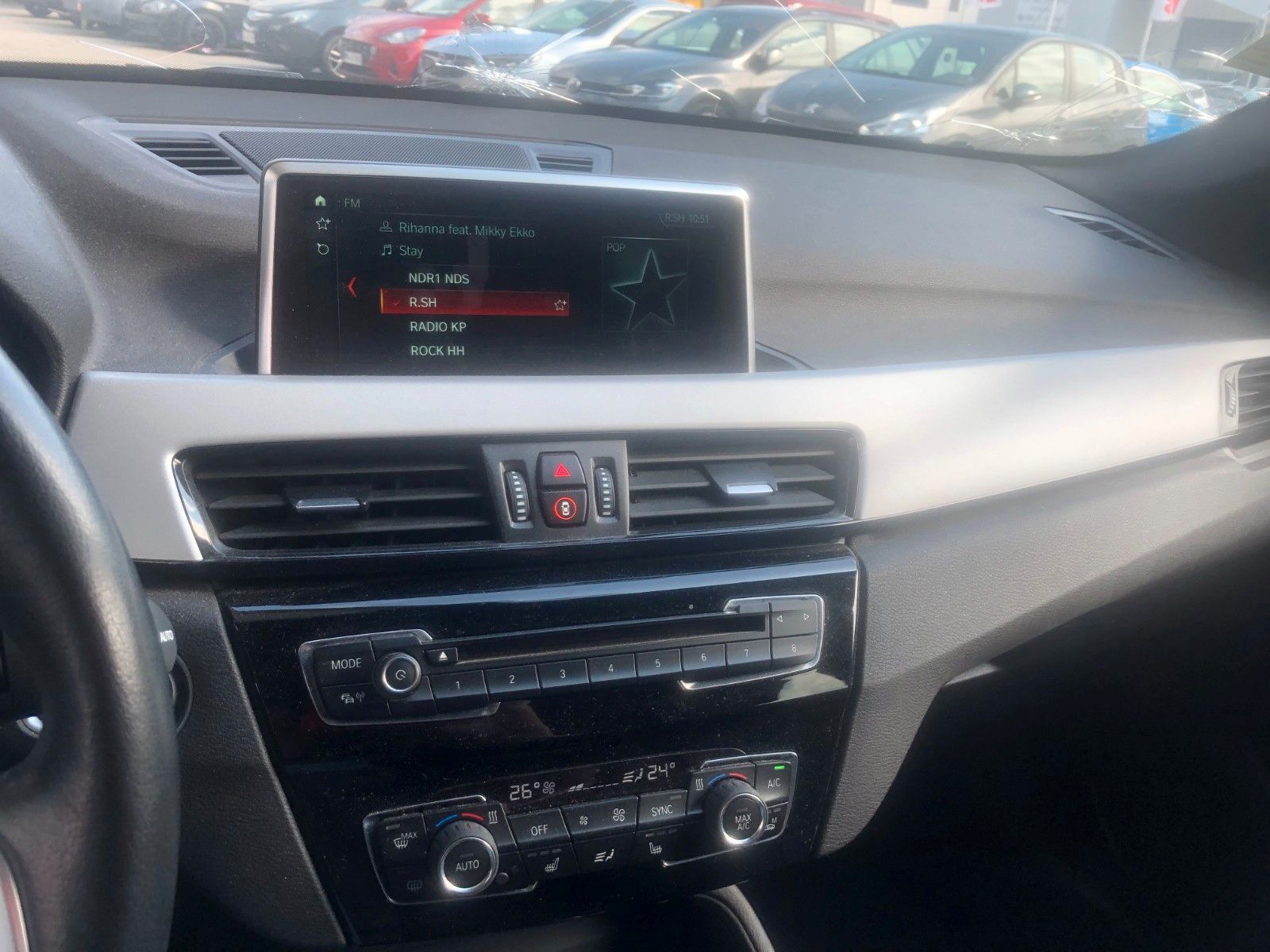 Fahrzeugabbildung BMW X1 sDrive 20 i Advantage Hagelschaden