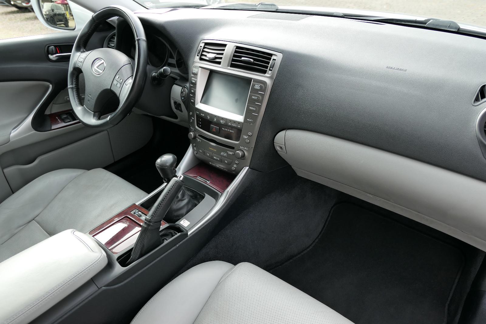 Lexus IS 250 V6 208ch - Attelage - Navi - Sièges ventilés - Xénon - Pneus toutes saisons