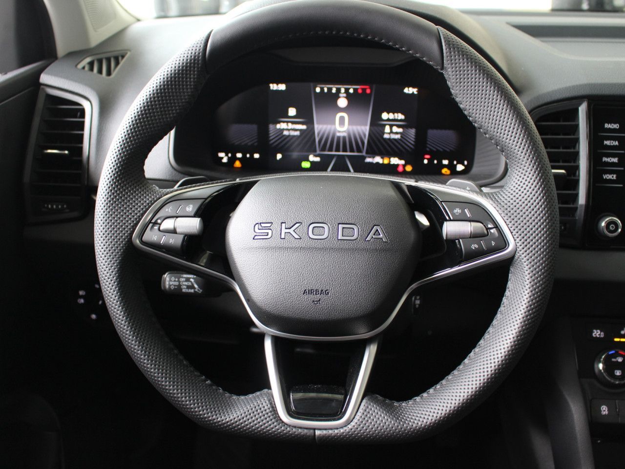 Fahrzeugabbildung SKODA Karoq 1.5 TSI ACT Selection