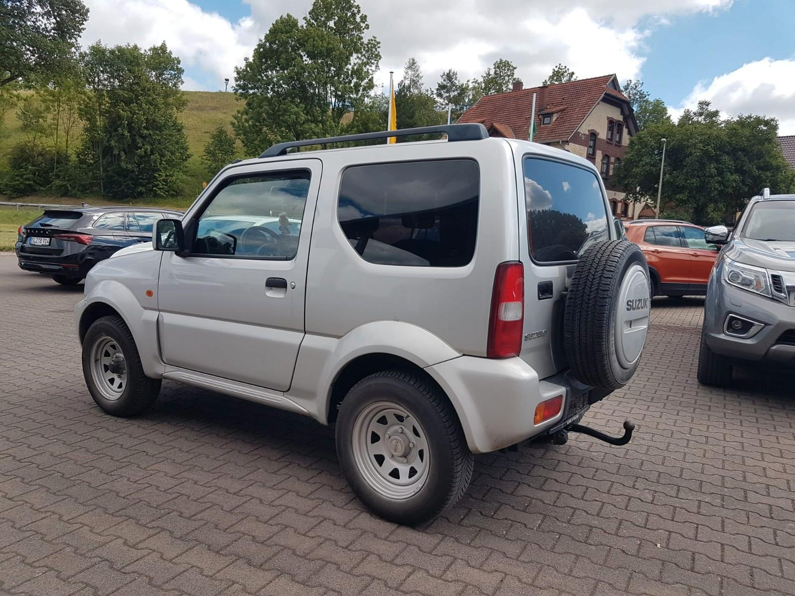 SUZUKI JIMNY 1.3 86 ch - 4X4 - BVM - ATTELAGE - CLIMATISATION