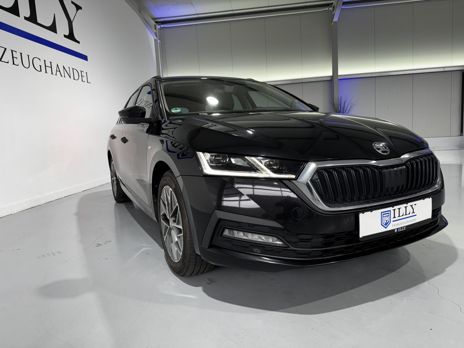 Fahrzeugabbildung SKODA Octavia 2.0 TDI*Ambition*LED-Matrix*AHK*ACC*