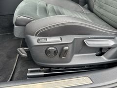 VW Passat Variant 2.0 TDI Elegance 4M Nav Ahk Assis VW Passat Variant 2.0 TDI Elegance 4M Nav Ahk Assis