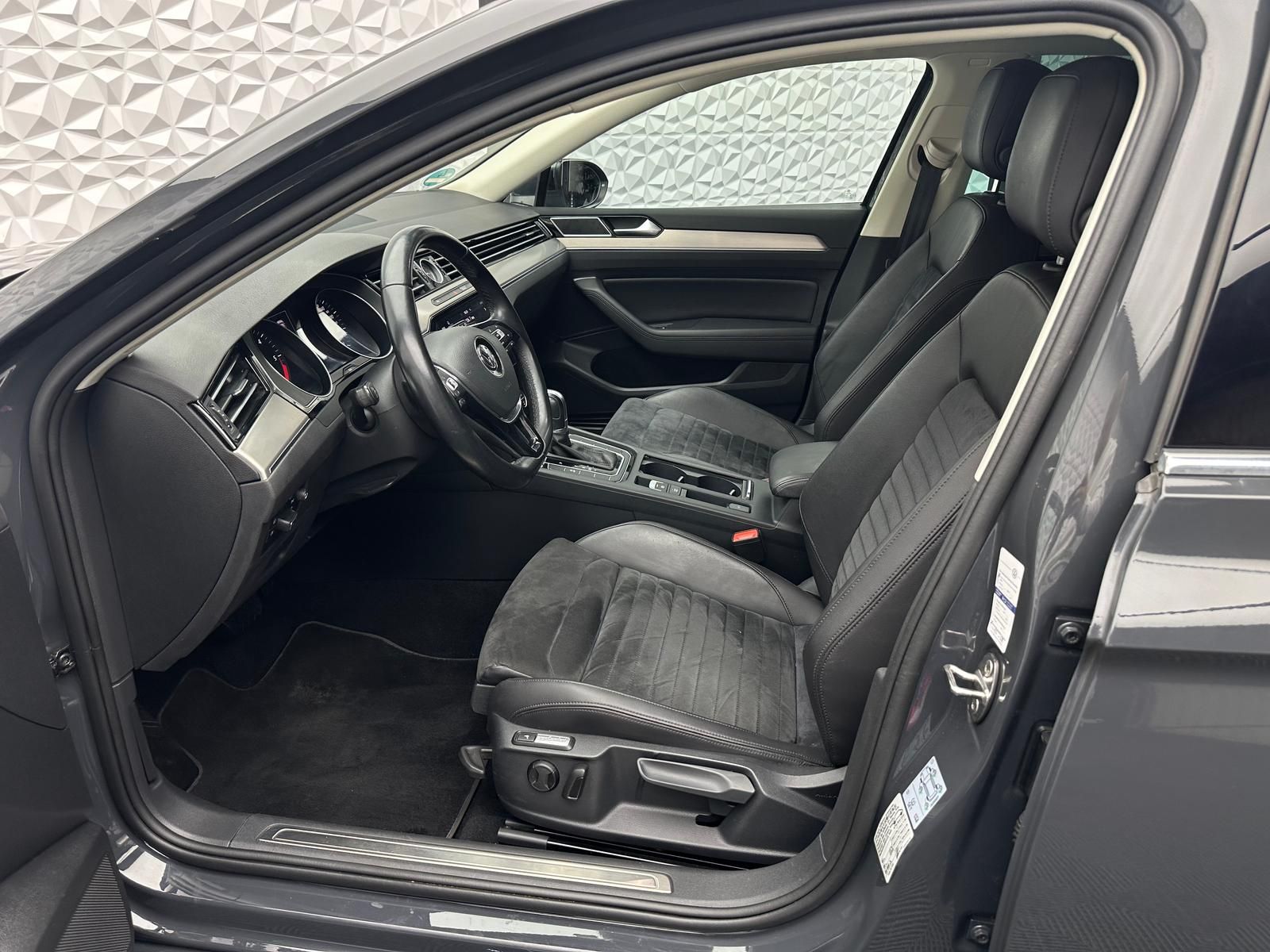 Fahrzeugabbildung Volkswagen PASSAT 2.0 TDI HIGHLINE/ACC/DCC/HUD/LED/RCAM/PDC