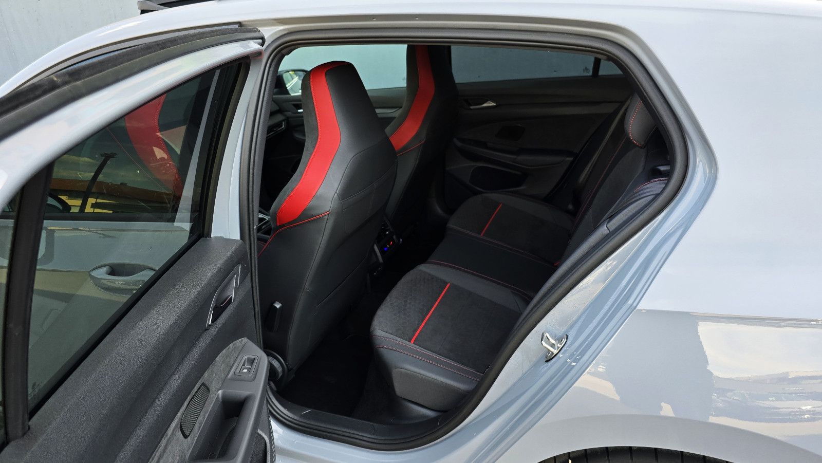 Volkswagen Golf 8 GTI Clubsport DSG * Akrapovic*Black*Pano foto 8