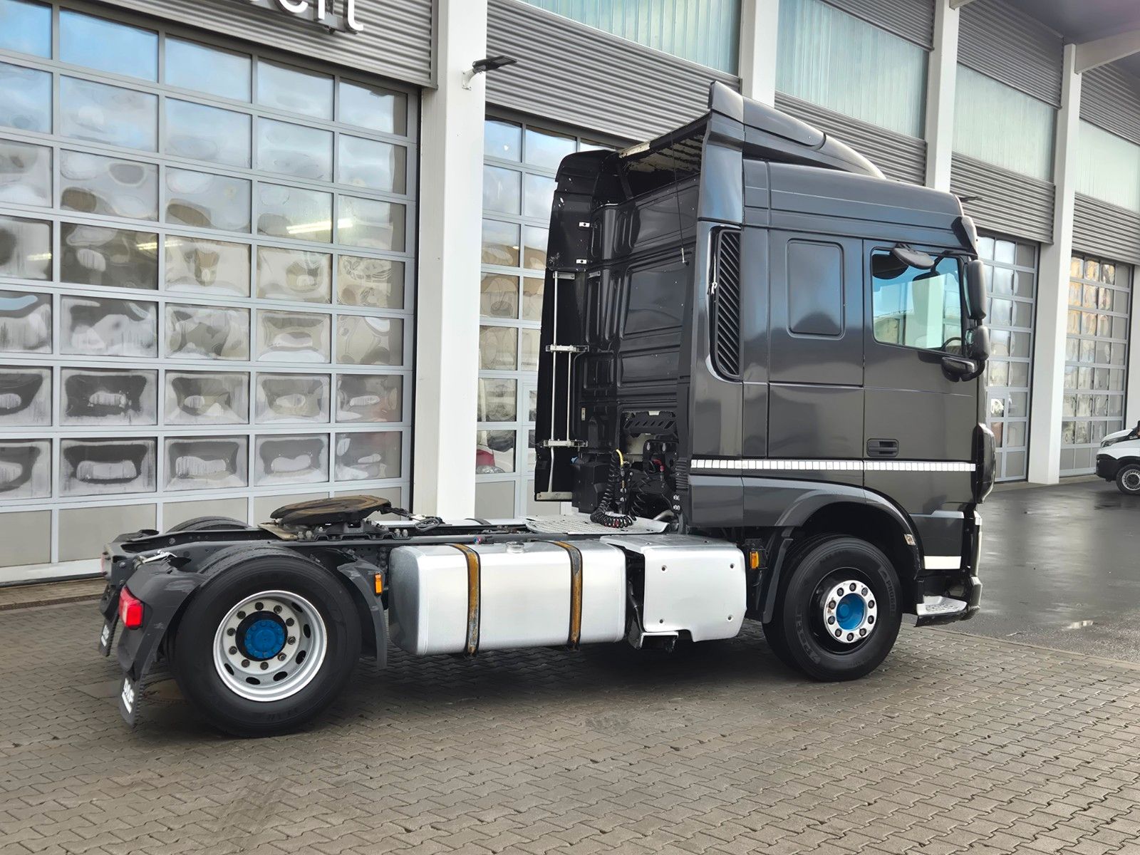 Fahrzeugabbildung DAF XF 450 4x2 Spoiler Klima 2x Tank 2x Bett