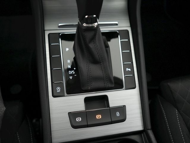 Superb COMBI AMBITION TDI DSG+NAVI+SITZHEIZUNG+K