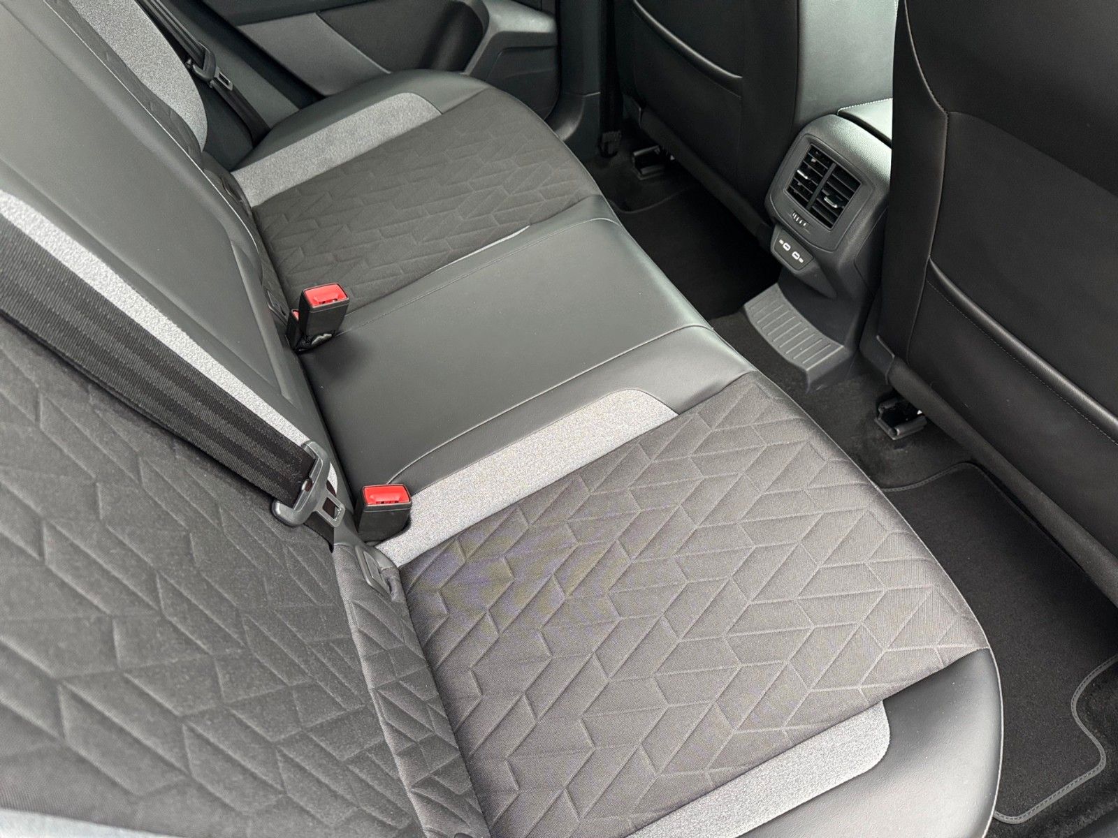 Fahrzeugabbildung Volkswagen T-Roc Life GOAL 1.0 TSI