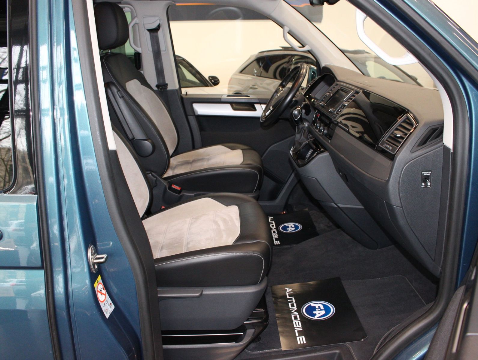 Fahrzeugabbildung Volkswagen T6 Multivan 4Motion Gener. Six*ACC*Kamera*AHK