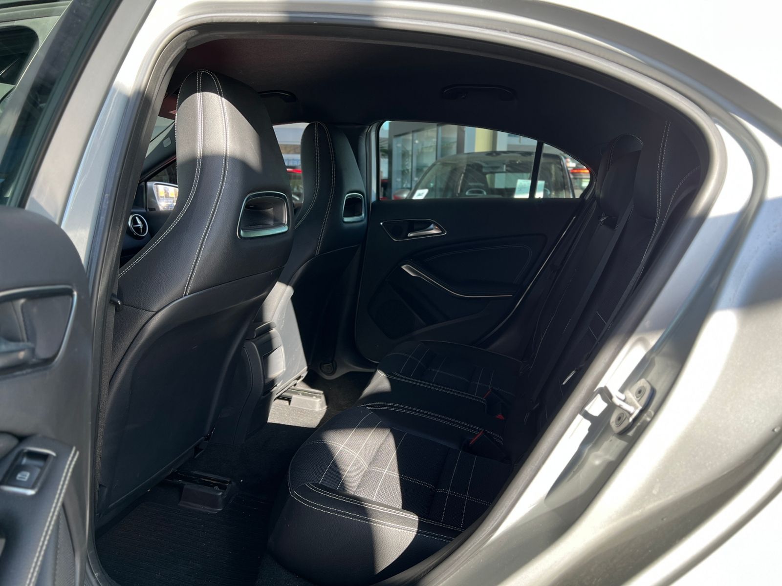 Fahrzeugabbildung Mercedes-Benz A 180 BlueEfficiency KLIMA NAV PDC SHZ ALU