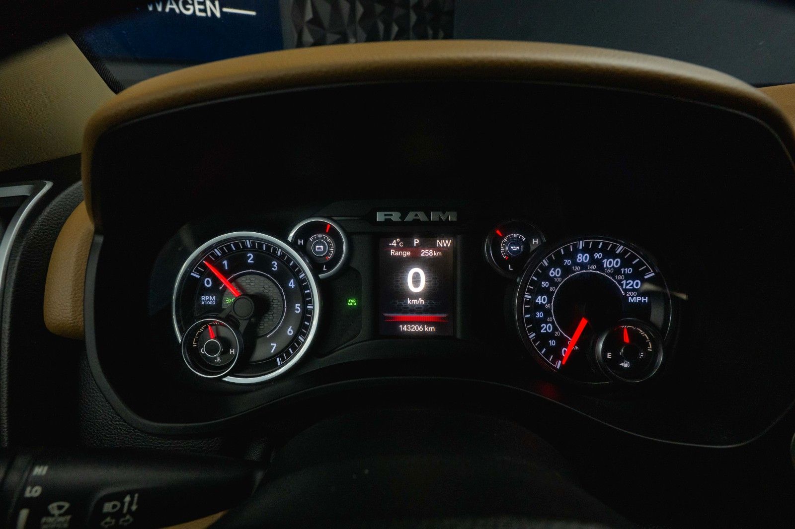 Fahrzeugabbildung Dodge RAM 5.7 V8 HEMI 4x4 OFFROAD LONGBED Night-Paket