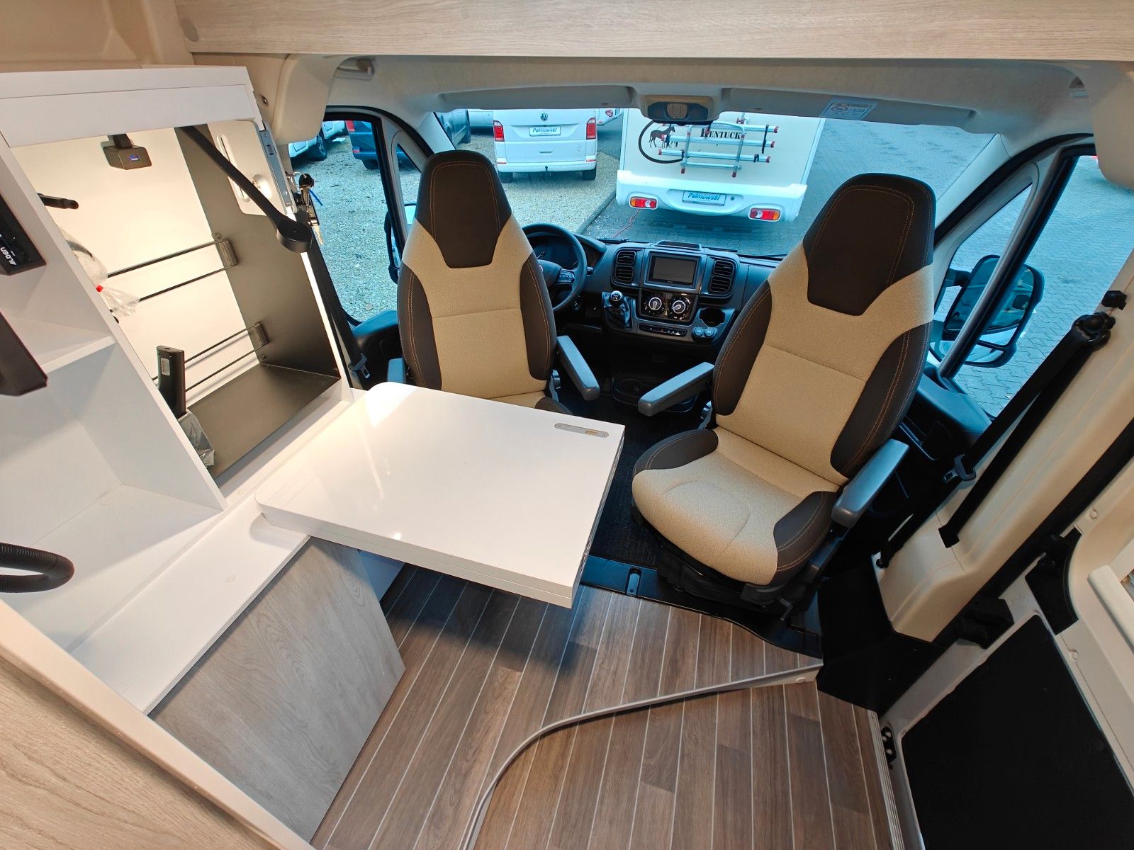 Fahrzeugabbildung Roller Team Livingstone Next 540 - SAT, TV, Solar, Kamera -