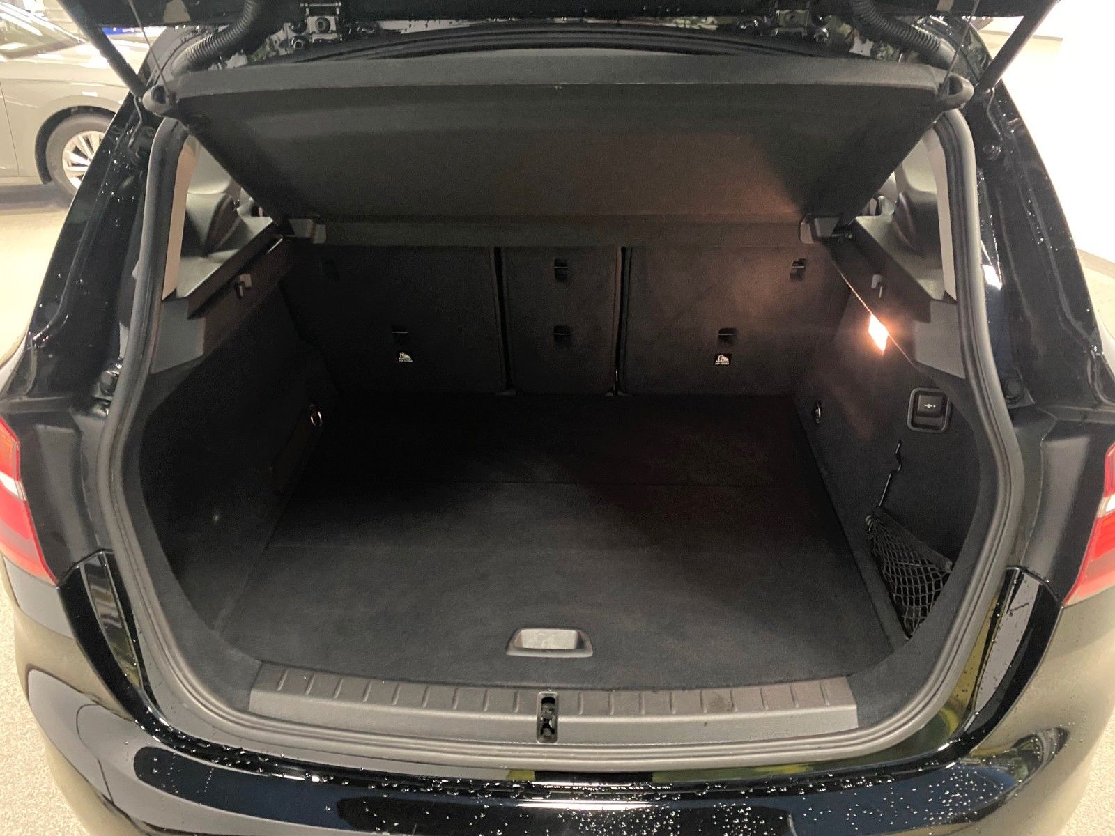 Fahrzeugabbildung BMW 218 Active Tourer 218d Advantage+NAVIGATION+LED+