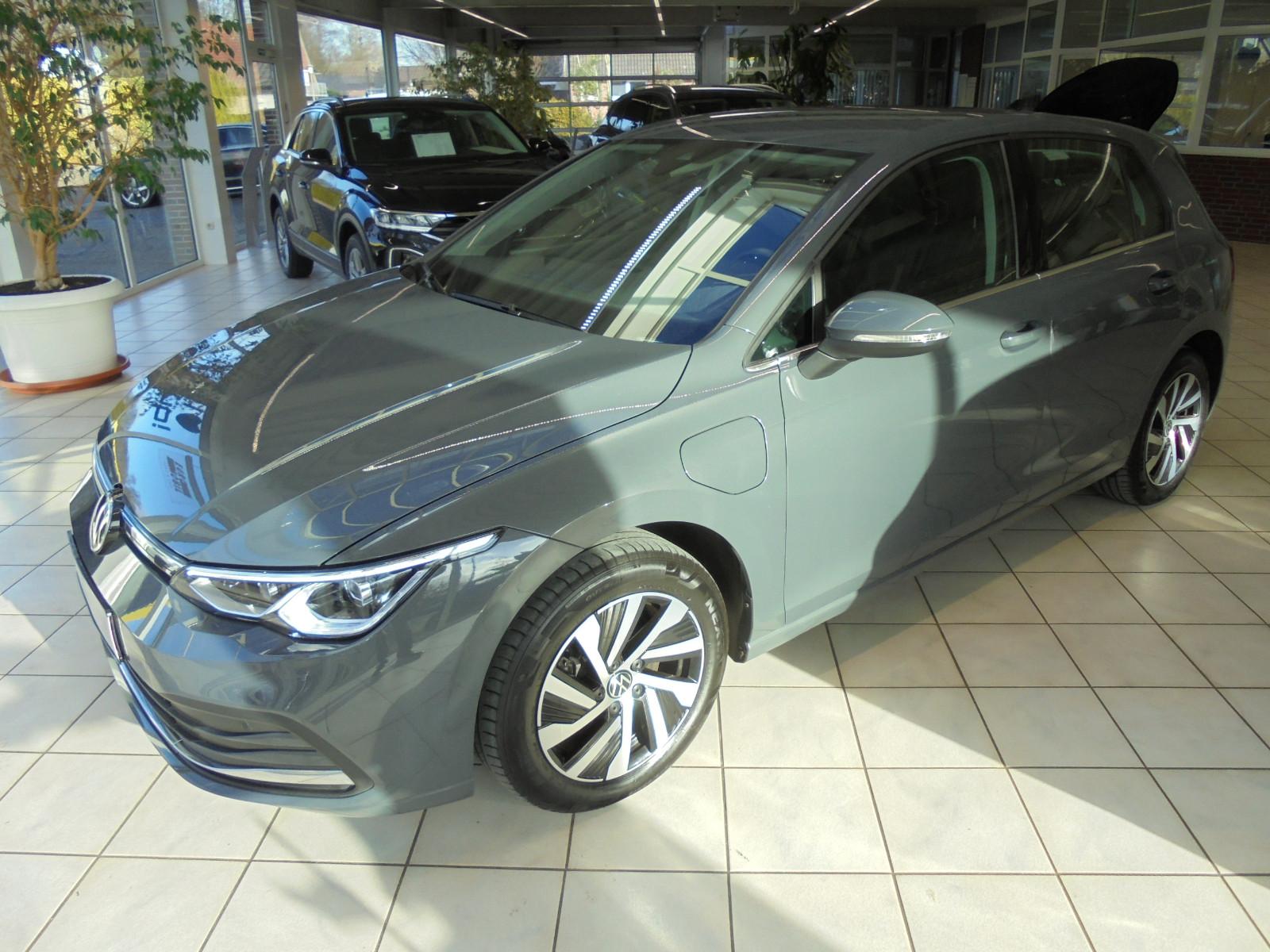 Volkswagen Golf VIII Style eHybrid/Navi/Kamera/ACC/LED/App.