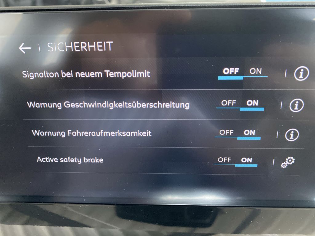 Fahrzeugabbildung Citroën C4 Hybrid 145 PLUS *Allwetterreifen*beh. Frontsc
