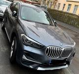 BMW sDrive18i X1 grau EZ 04/2021 - BMW iX1 Benziner Gebrauchtwagen