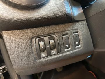 Renault Clio IV Limited *TEMPOMAT*PDC*TOUCH*BLUETOOTH*