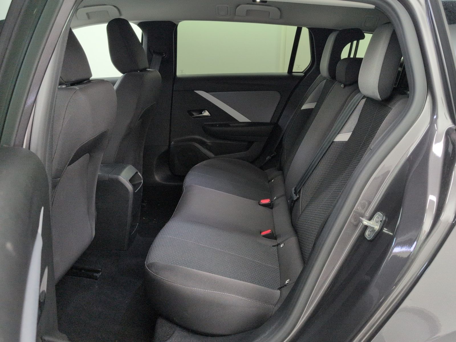 OPEL Astra Sports Tourer 1.2 Turbo Business Edition – Bild 9