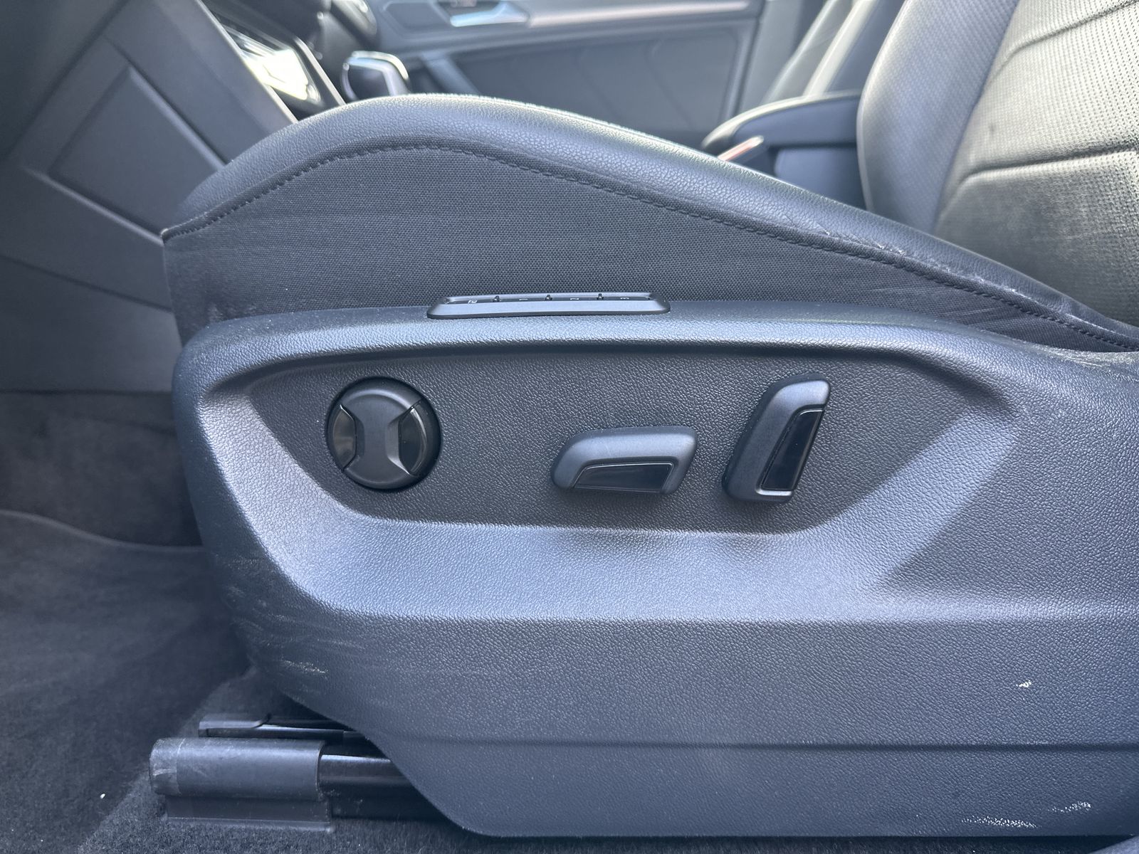 Fahrzeugabbildung Volkswagen Tiguan Allspace Elegance 4M NAV+LED+PANO+AHK+ACC