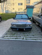 Mercedes-Benz 190E 1.8 H-Kennzeichen 06.2028  - Mercedes-Benz 190 mit Benzin-Antrieb: Limousine, Automatik
