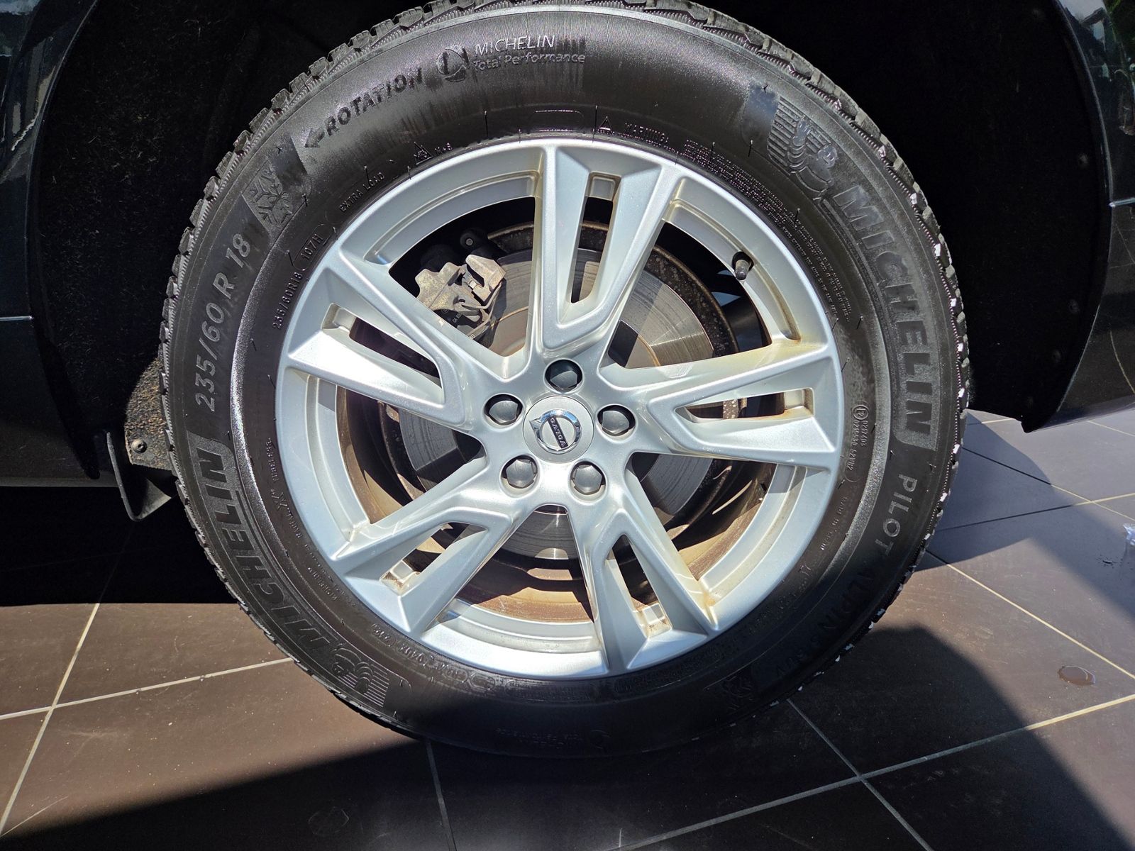 Fahrzeugabbildung Volvo XC60 Momentum 2WD RFK LED ALU