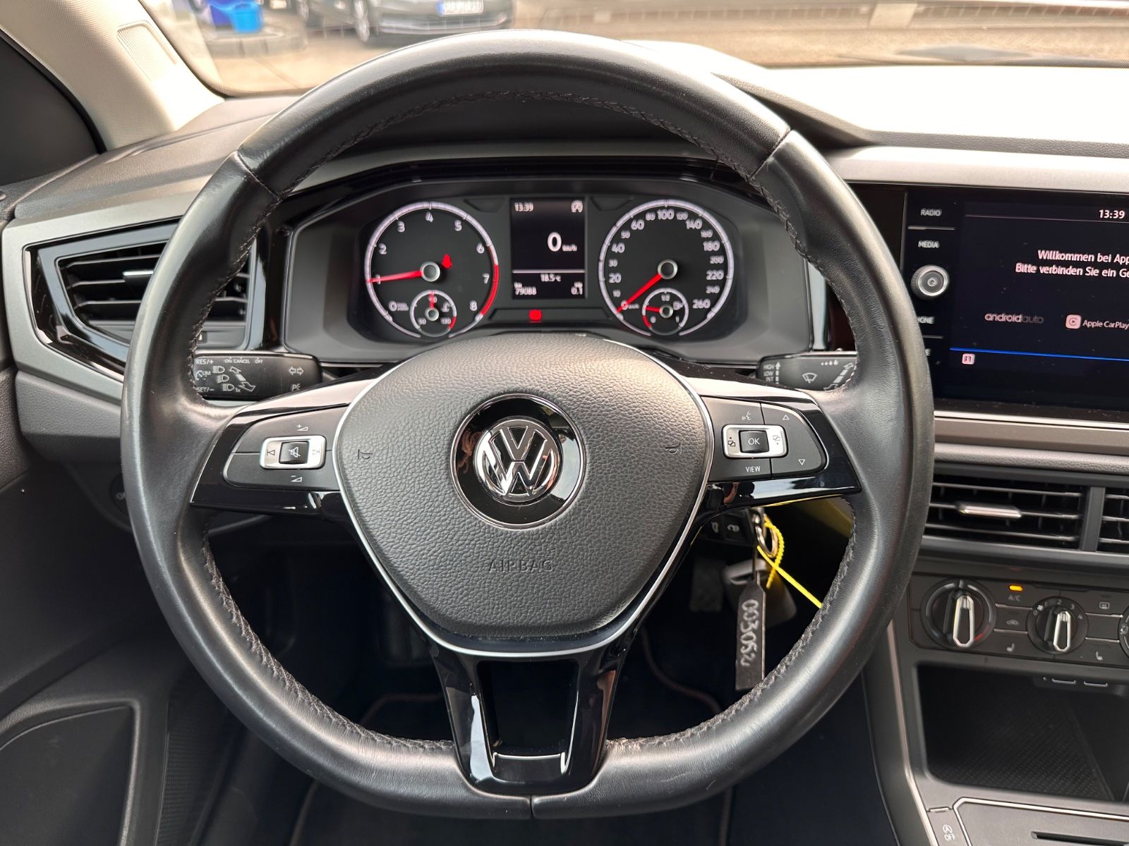 Fahrzeugabbildung Volkswagen Polo 1.0 TSI Comfortline APP/SHZG/GJR/PDC