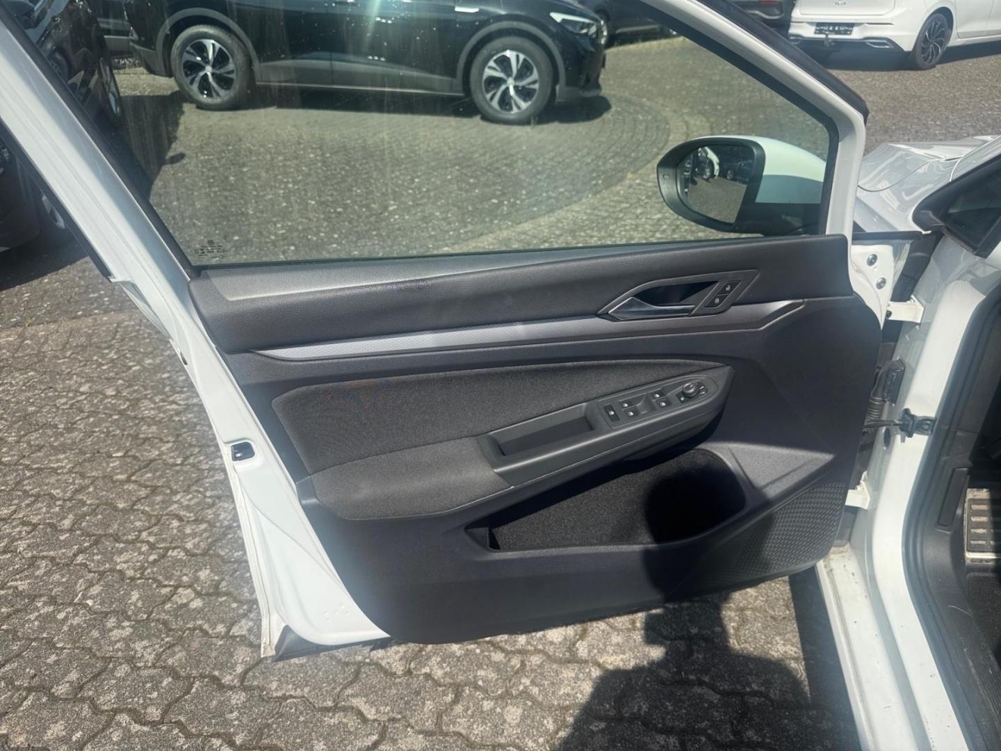 Volkswagen Golf VIII Active 2.0 TDI DSG AHK ACC Navi Sitzhe, миниатюра 15