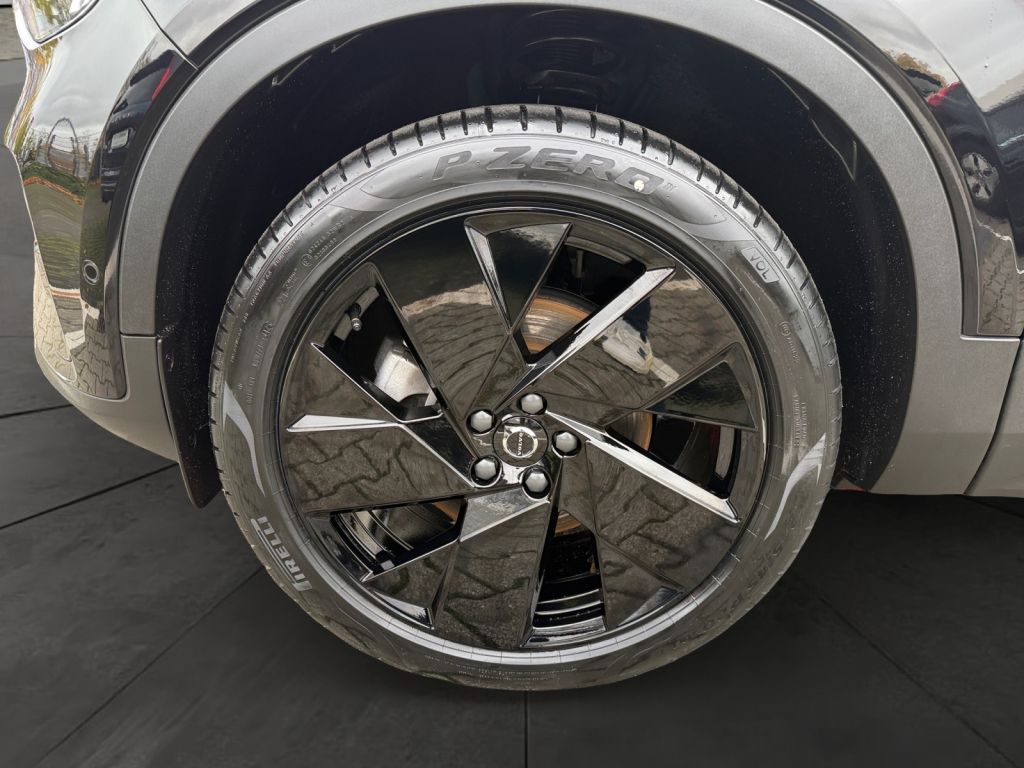 VOLVO XC40 B3 B DKG Ultra Black Edition RFK NAVi Winte VOLVO XC40 B3 B DKG Ultra Black Edition RFK NAVi Winte