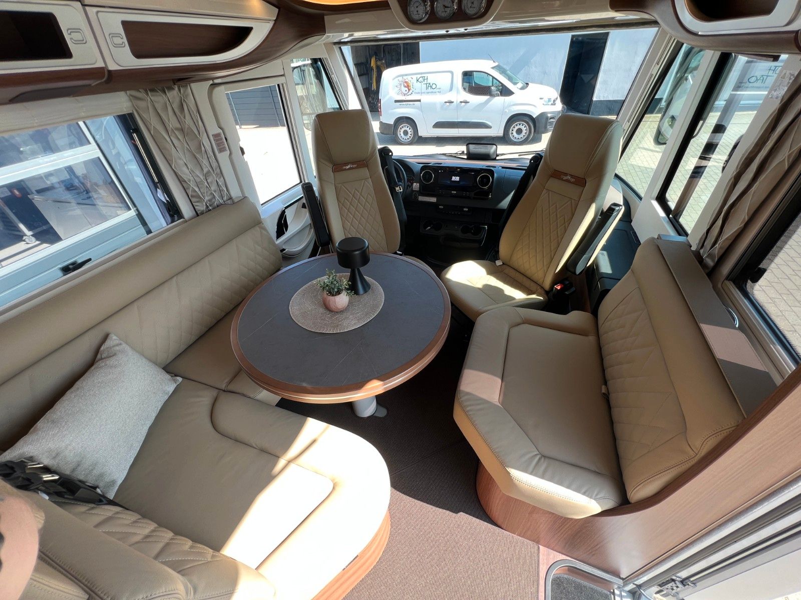 Fahrzeugabbildung Carthago chic e-line 50 LE DA / Mecedes Benz Sprinter