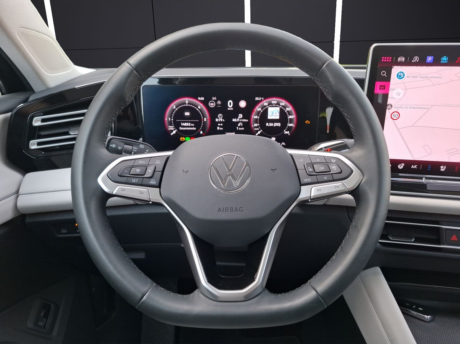 Fahrzeugabbildung Volkswagen Tiguan TDI Elegance DSG Matrix STH AHK Navi Pano