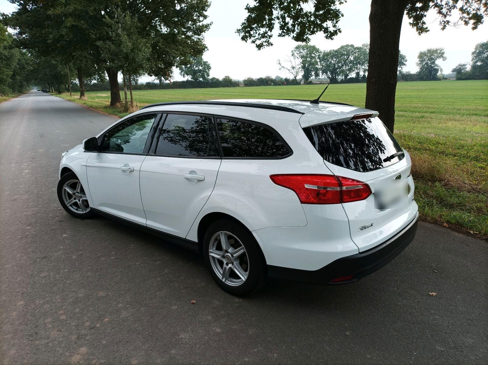 Ford Focus 2015 — interior
