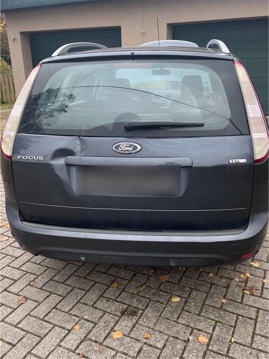Ford Focus 2010 — photo 8