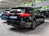 Ford Focus Turnier 2.0 ST Navi Xenon Kamera DAB - Ford mit Benzin-Antrieb: Kombi