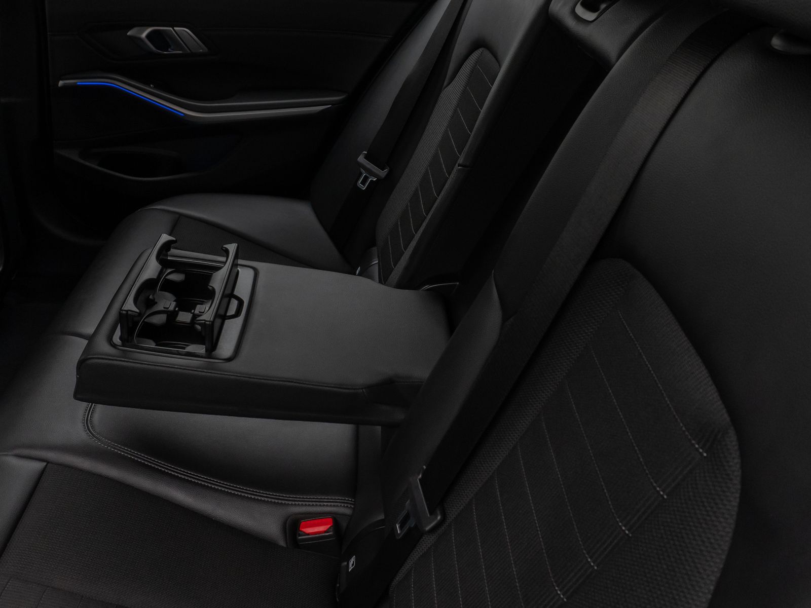 Fahrzeugabbildung BMW 320d xD HiFi Alarm DAB LED PDC Sportsitz Leder