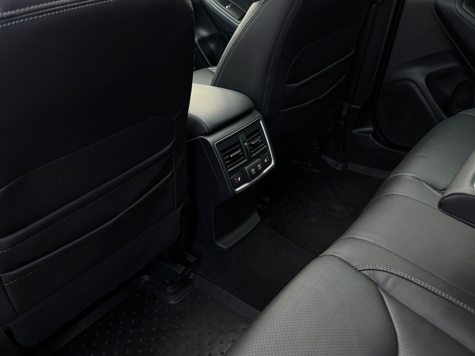 Fahrzeugabbildung Subaru Forester 2.0ie Platinum Standhzg. Pano Leder AHK