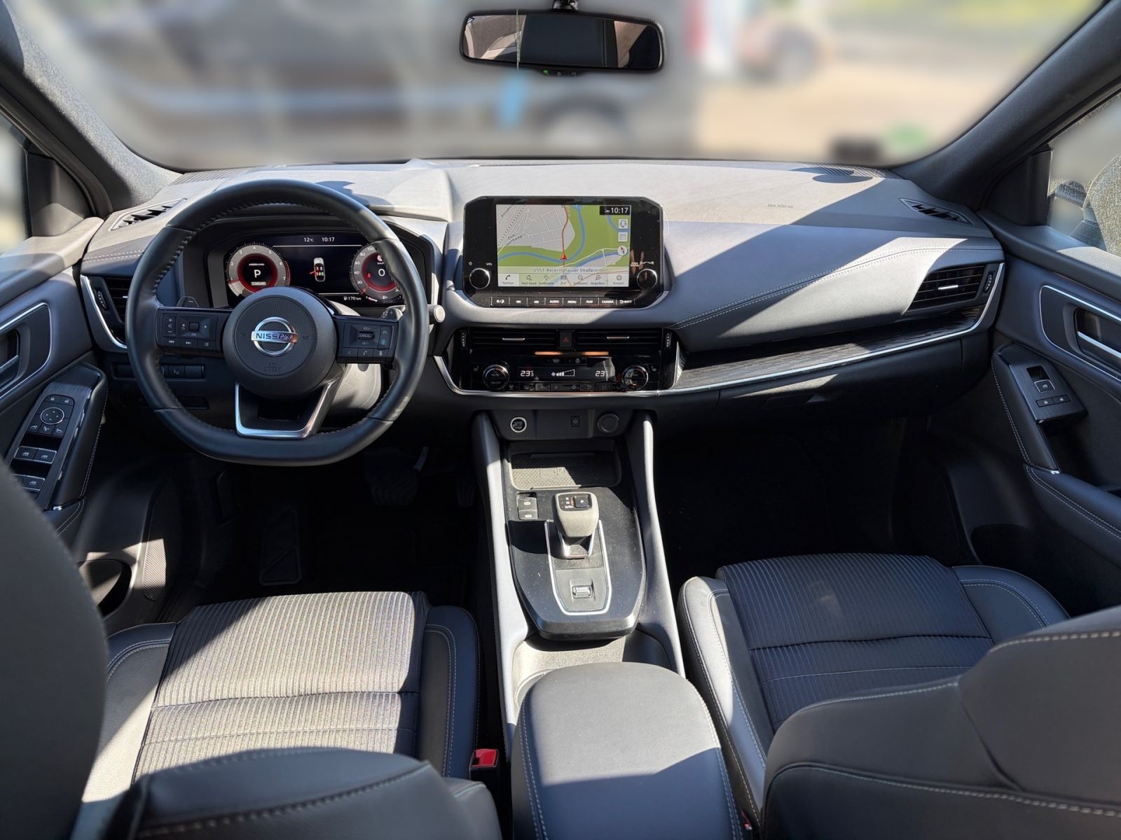 Fahrzeugabbildung Nissan Qashqai 1.3 DIG-T Tekna*Navi*AHK*360°Kamera*SHZ*