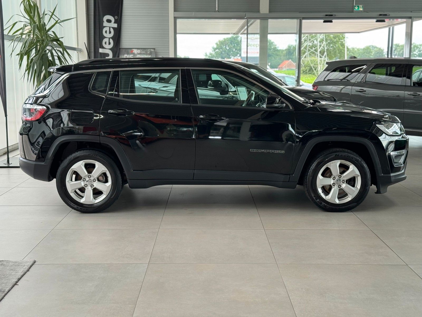 Fahrzeugabbildung Jeep Compass 1.4 T Longitude FWD  " Winterpaket "