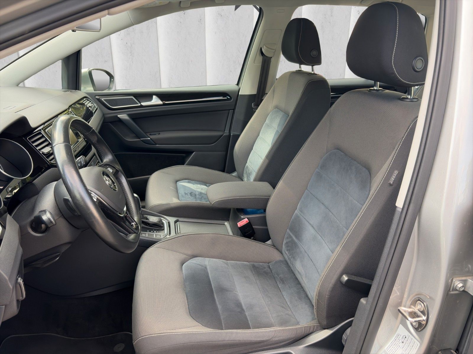 Fahrzeugabbildung Volkswagen Golf Sportsvan Highline*DSG*AHK*Xenon*Alcantara*