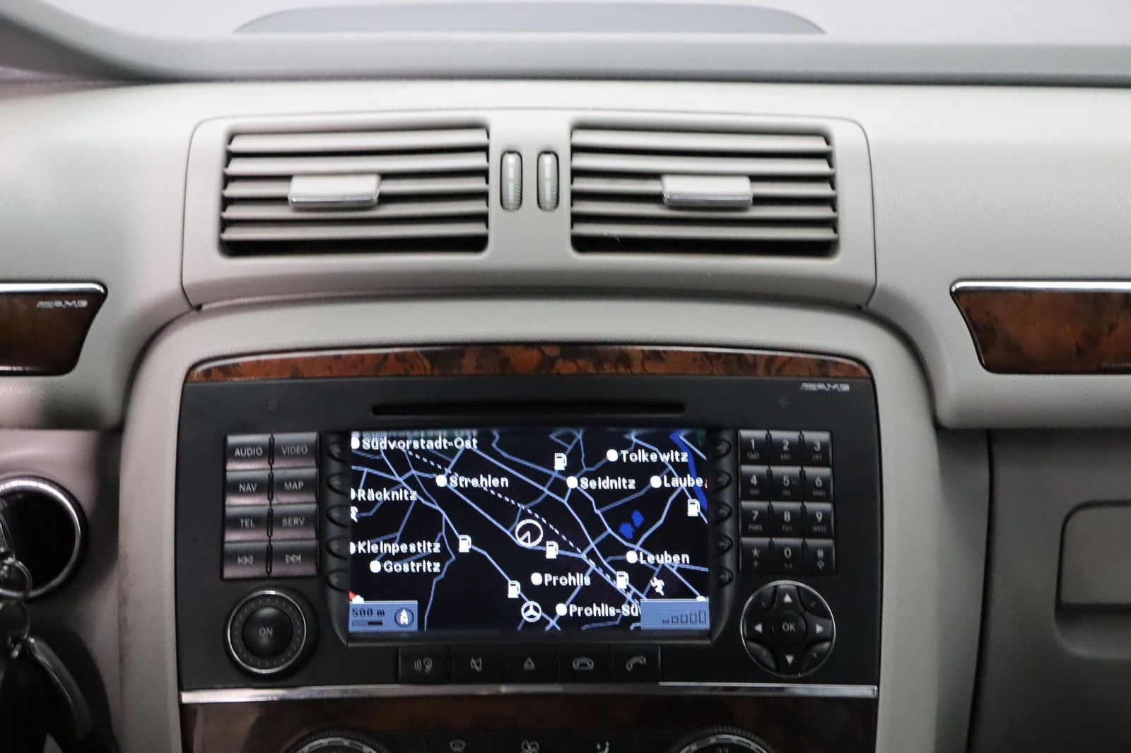 Fahrzeugabbildung Mercedes-Benz R 320 CDI 4MATIC * HUD * AHK * Navi