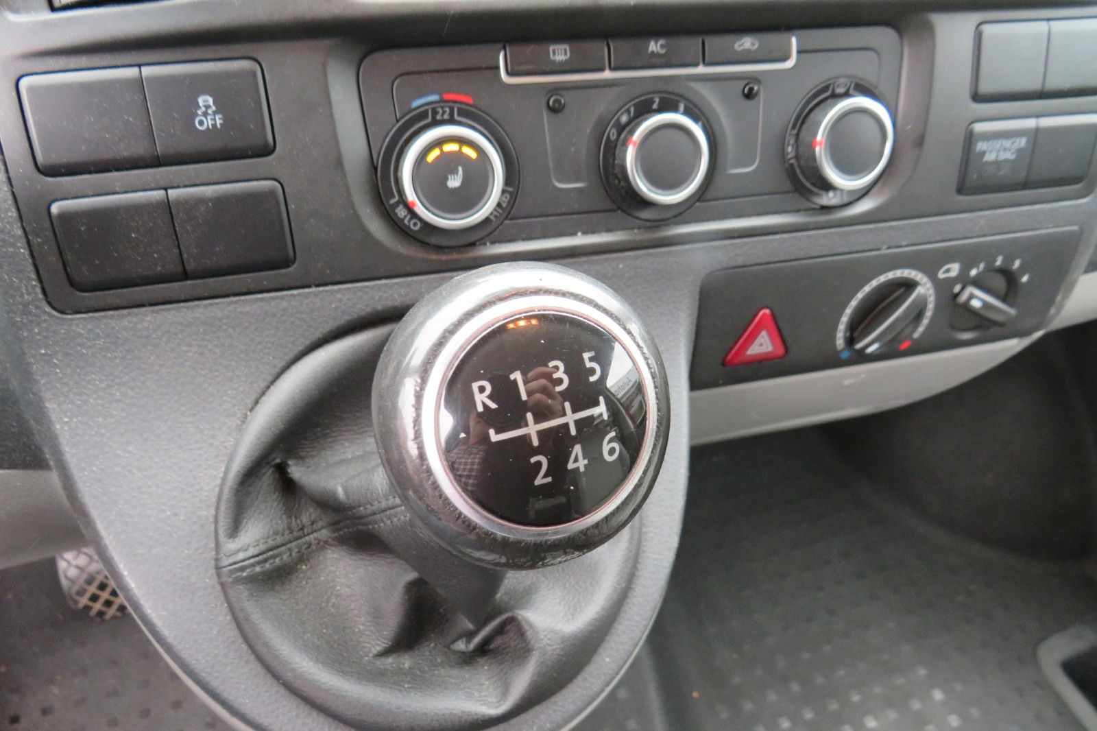 Fahrzeugabbildung Volkswagen T5 Kombi 4-Motion AHK 7 Sitz 158.000km