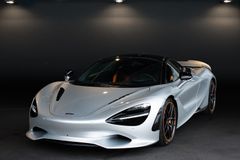 MCLAREN 750S - B&W Lift Elite Paint Carbon Interior 360°