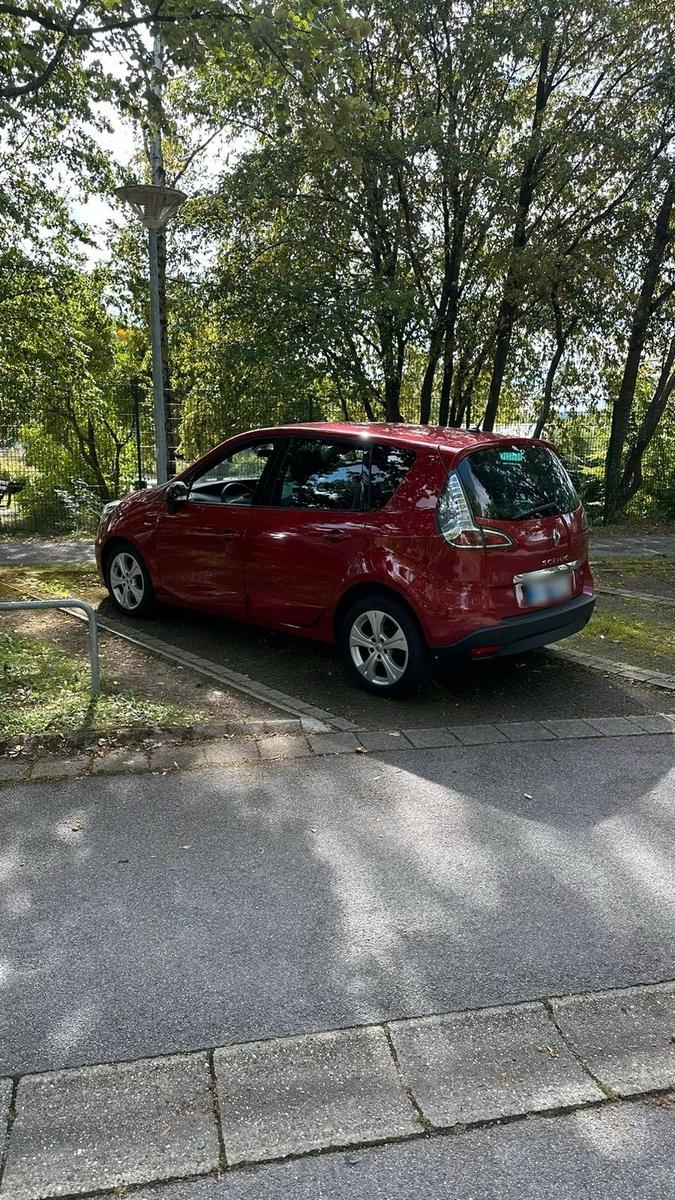 Renault Scenic 2012 — engine 131 HP (96kW)