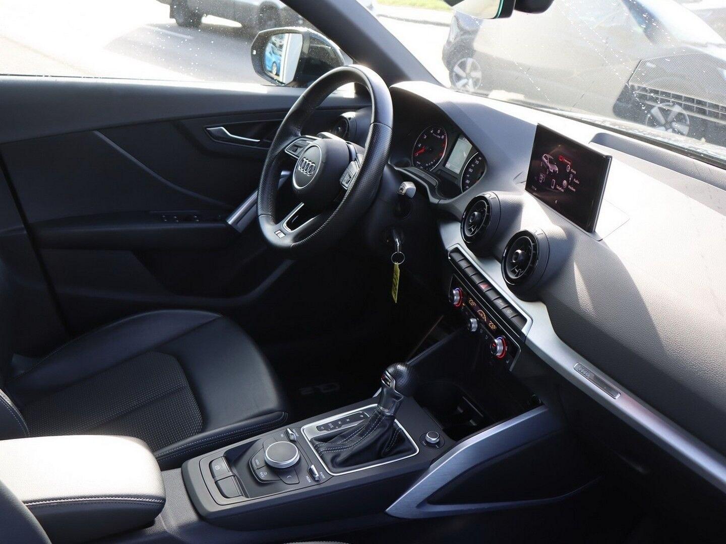 Audi Q2 S-Line, PDC, SHZ